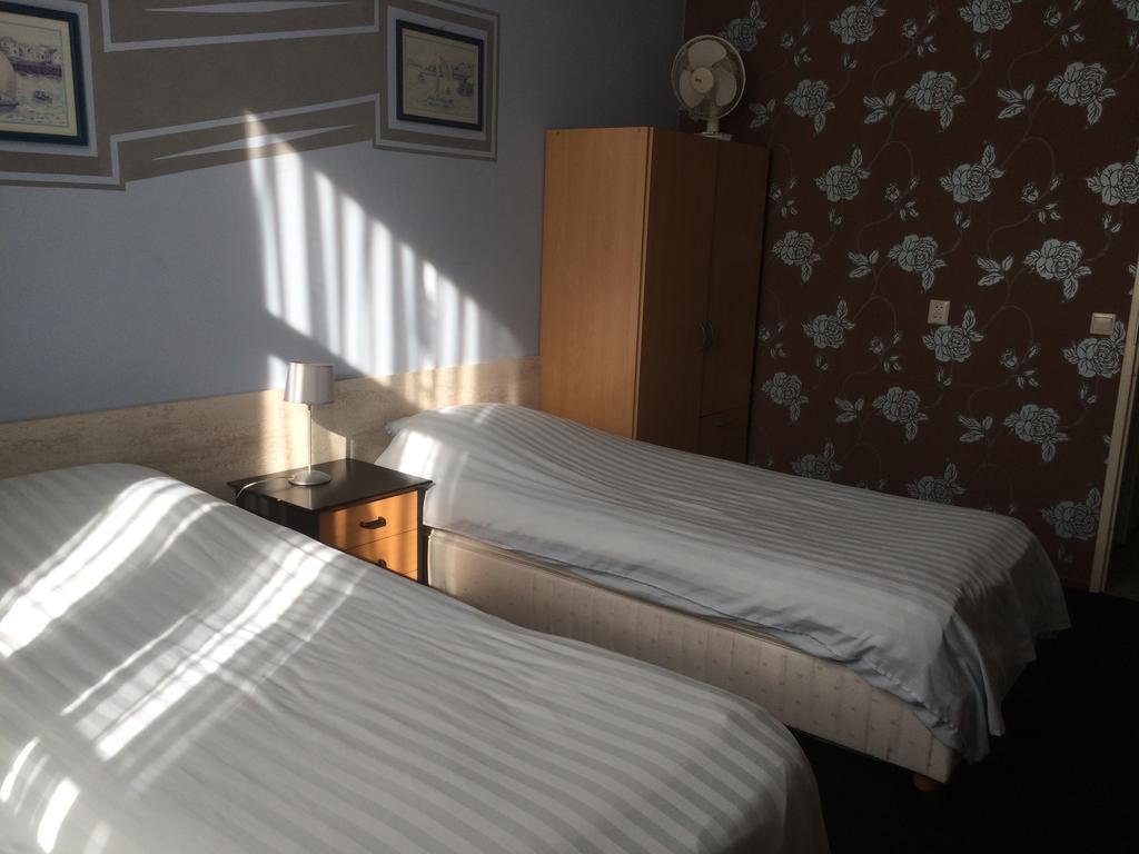 Hotel De Blauwe Vogel Bergen op Zoom Bagian luar foto